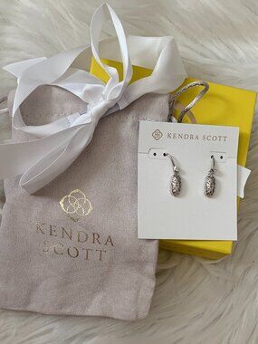 KENDRA SCOTT Holland Drop Earrings in Silver